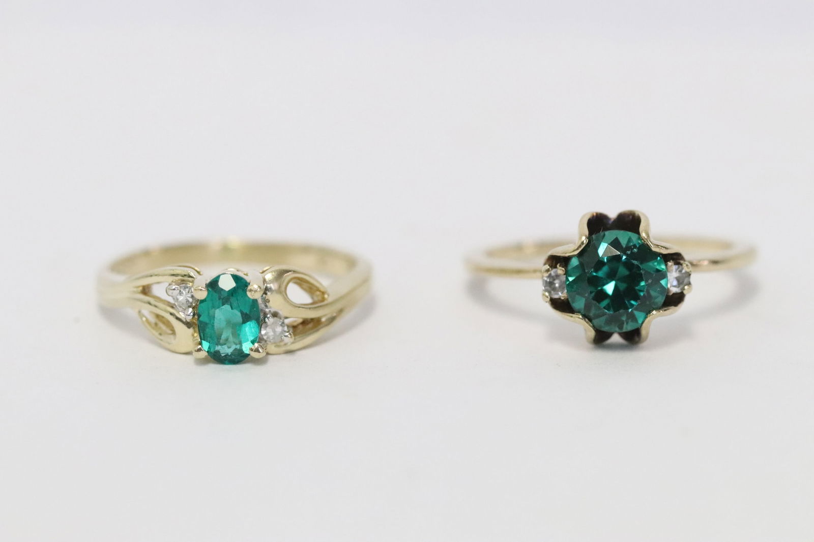 Two 10K Y/G ring set with green stones (1 of 11)