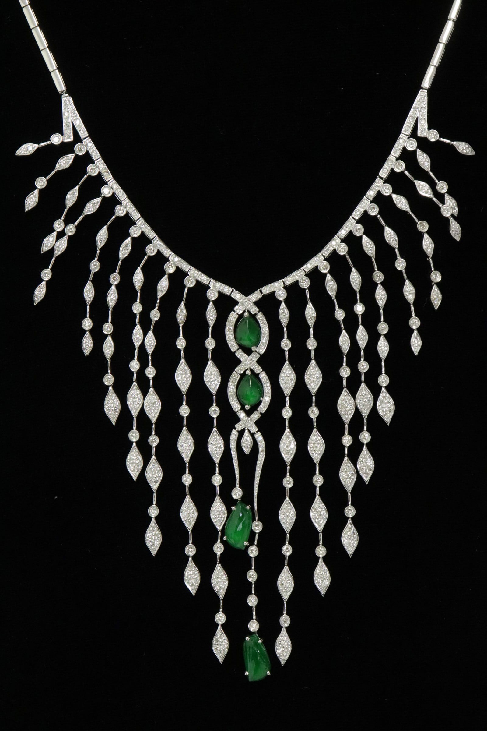 18K W/G imperial green jadeite diamond necklace with GIA certificate (1 of 14)