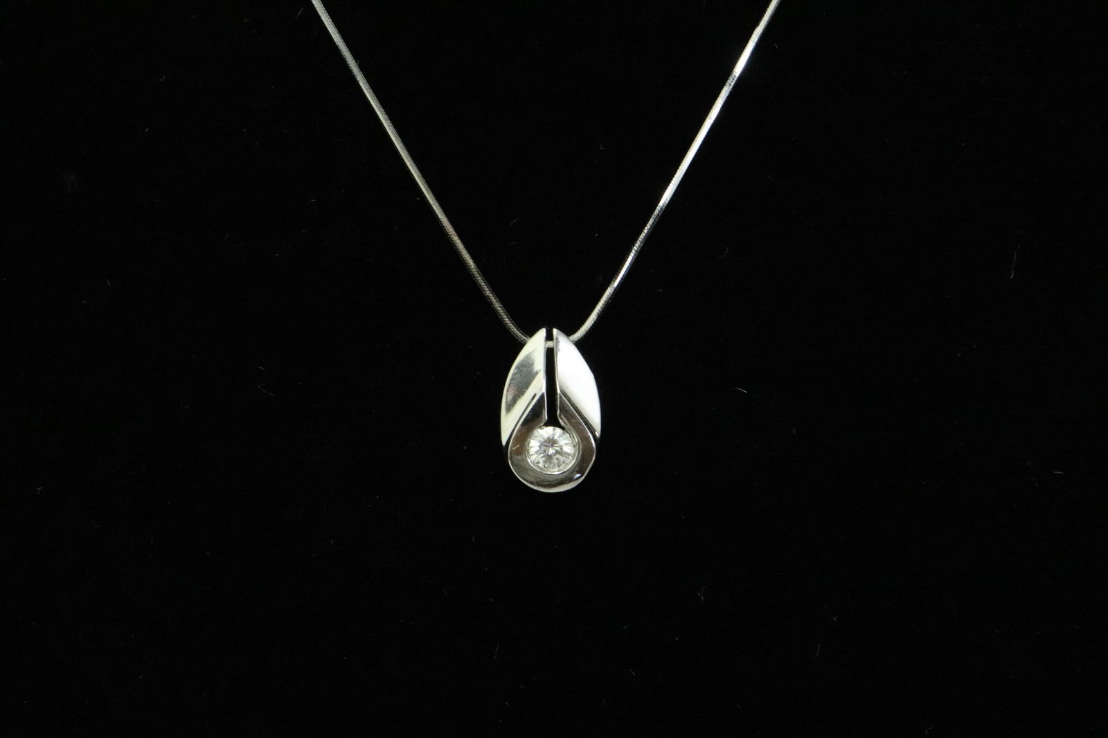 14K W/G diamond pendant w/ 14K necklace (1 of 9)