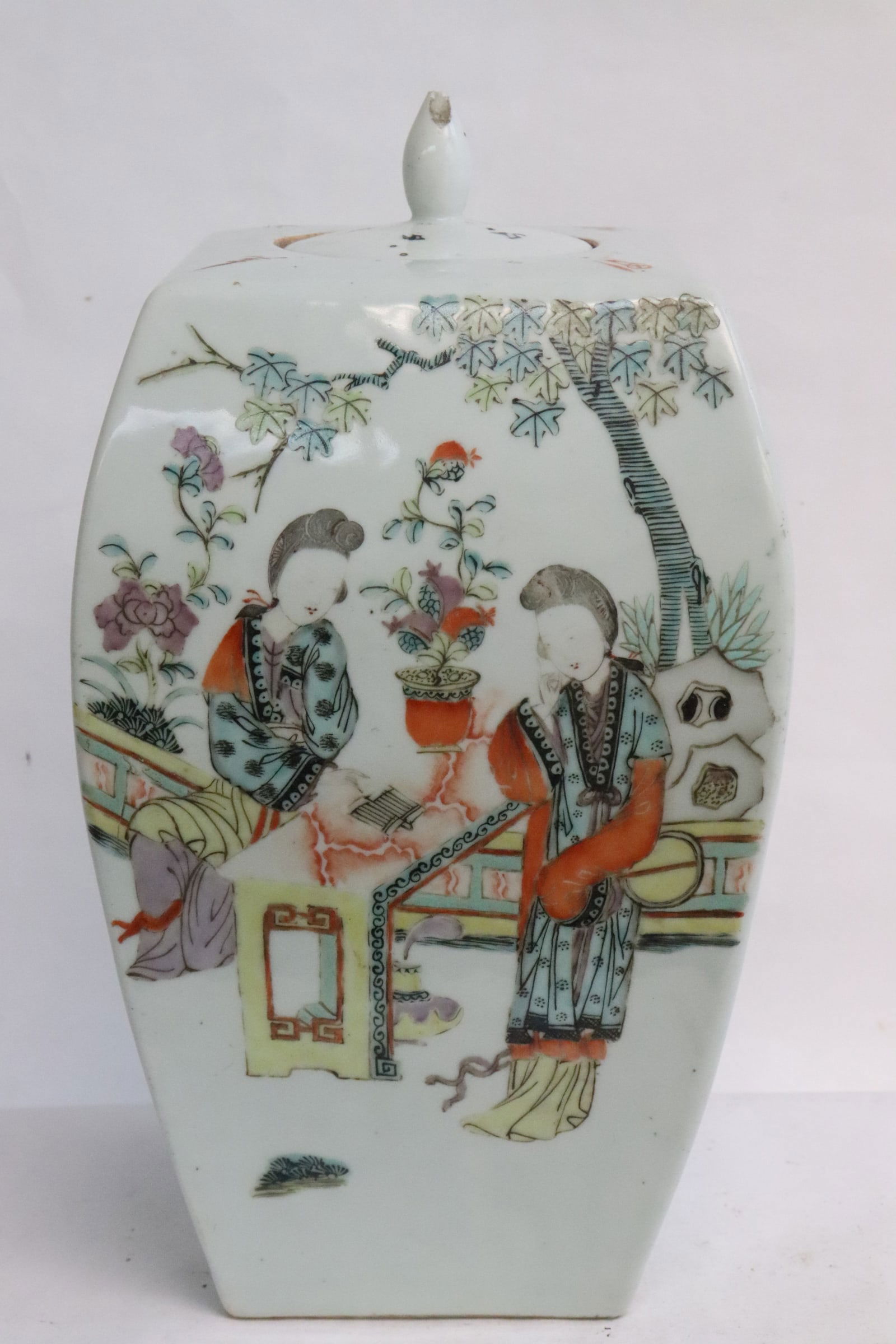 Chinese antique famille rose covered jar: Chinese antique famille rose porcelain covered jar, cover edge chip, 13"x7"x7"