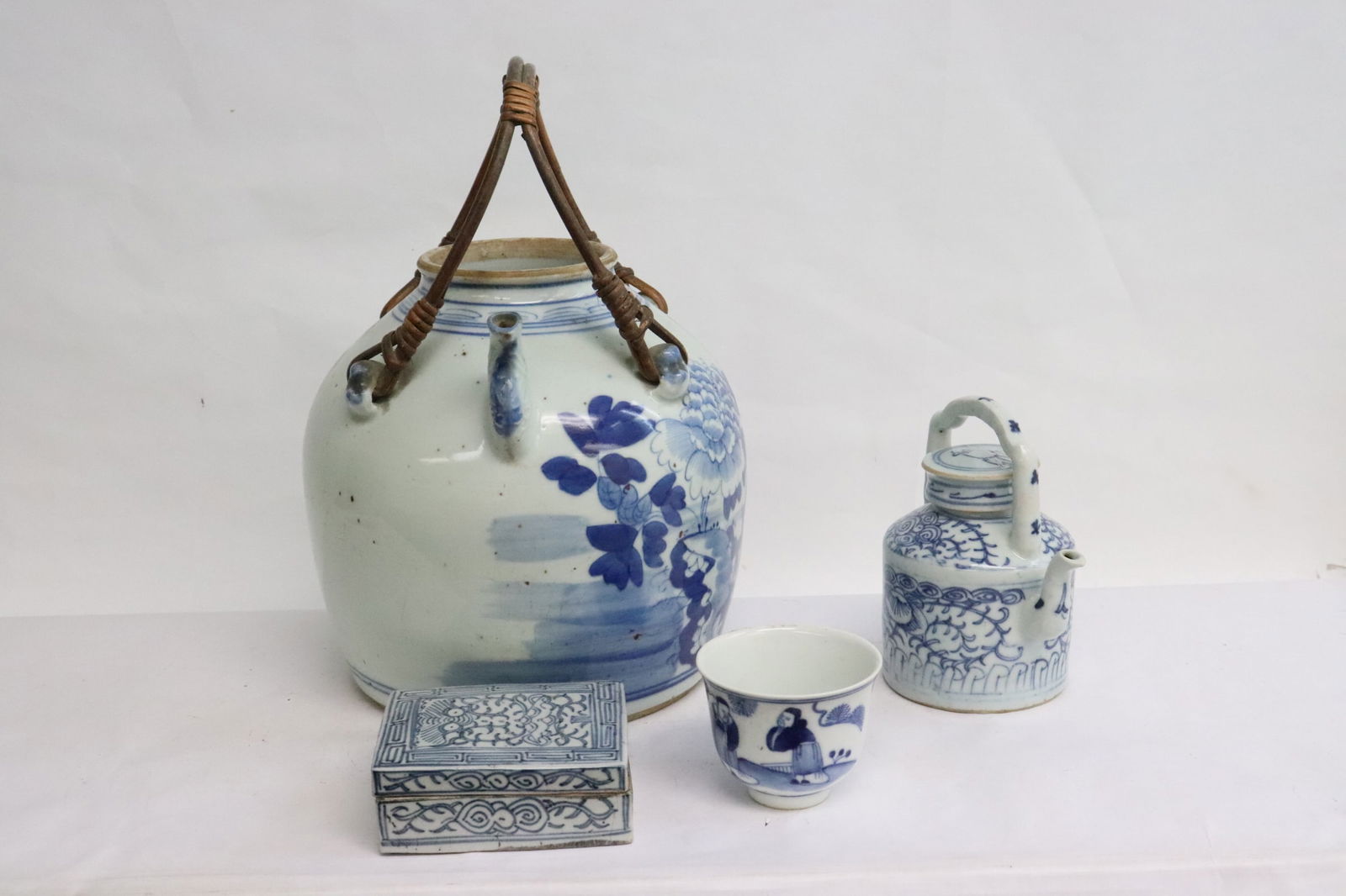 4 pieces Chinese antique blue and white porcelain (1 of 10)