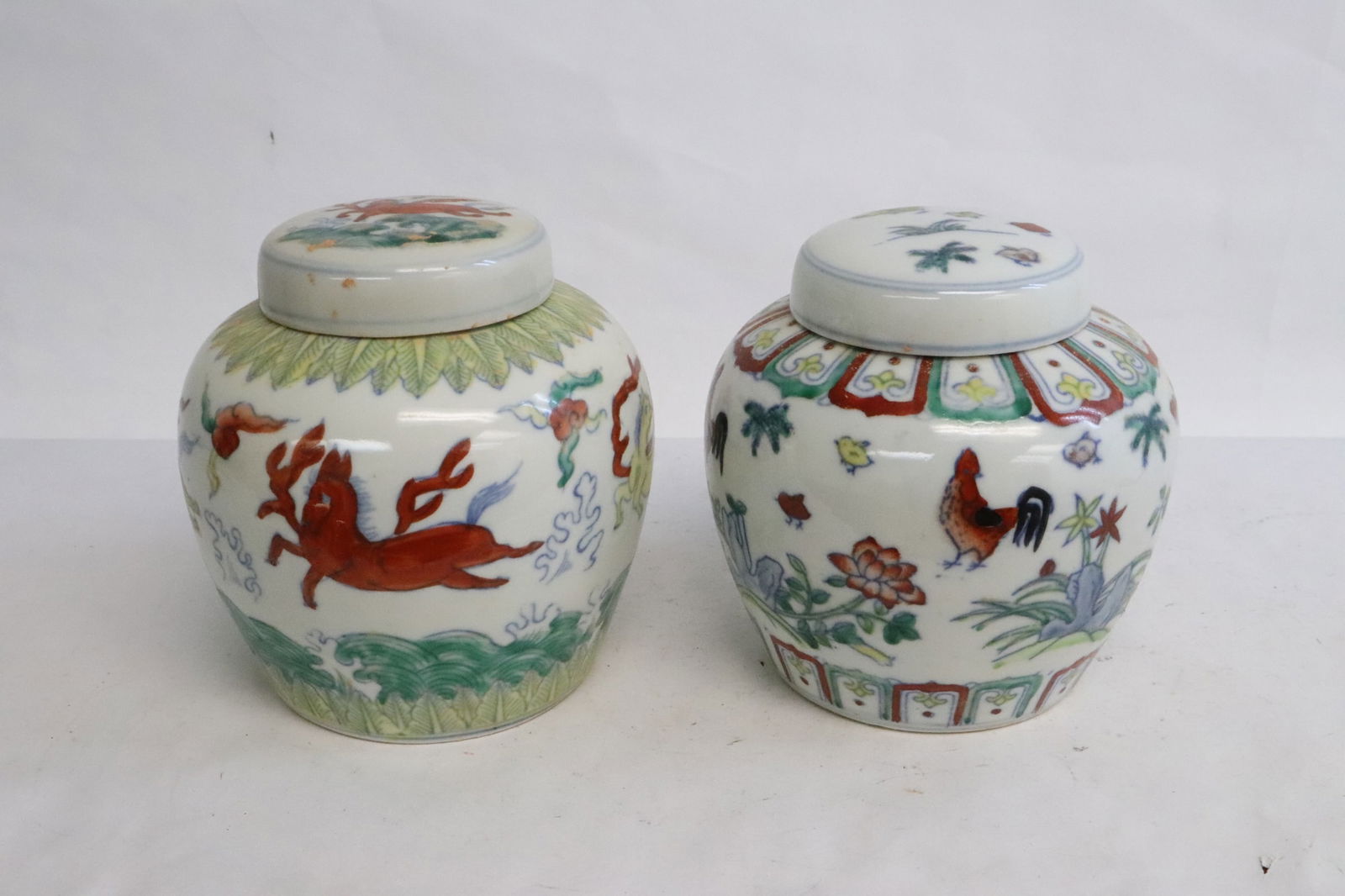 2 wucai porcelain covered jars (1 of 9)