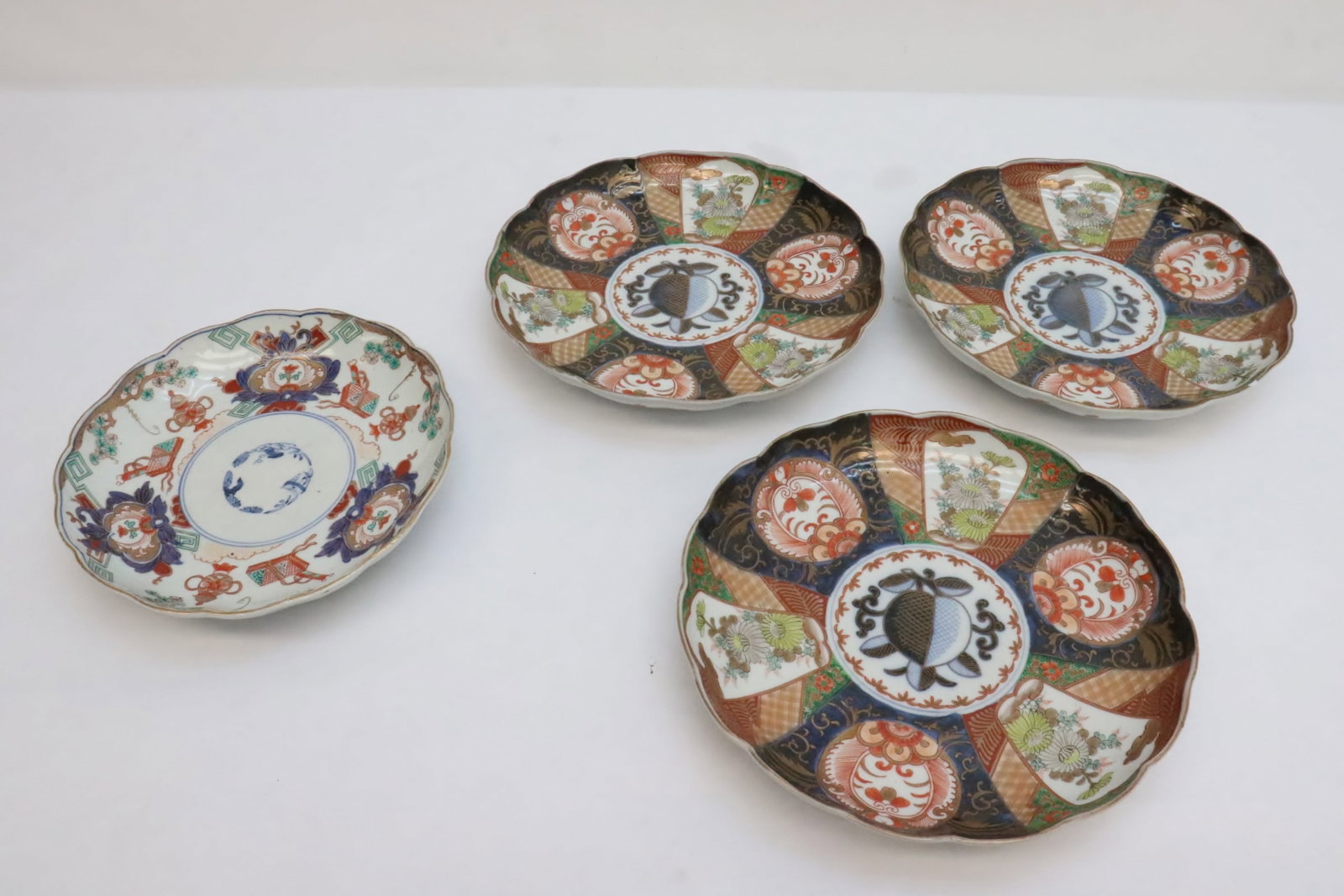 4 antique imari plates: 4 antique imari plates, 1.7"x8.67"dia - 1.65"x9.6"dia