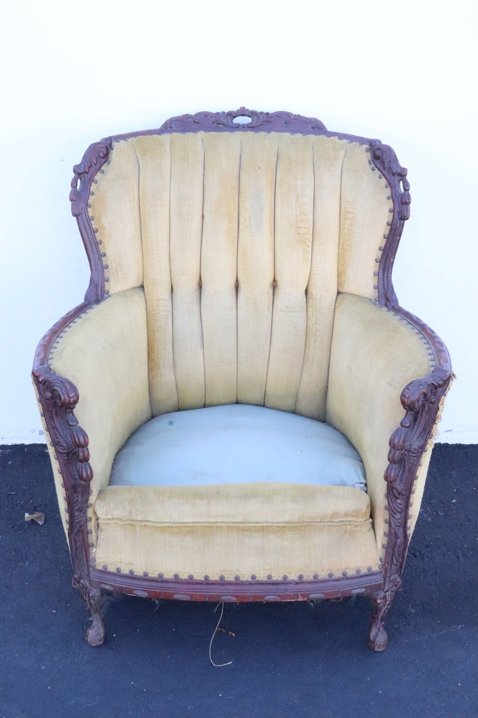 Victorian walnut framed round corner chair: Victorian walnut framed round corner chair, missing cushion, 39.6"x34.5"x33.7"