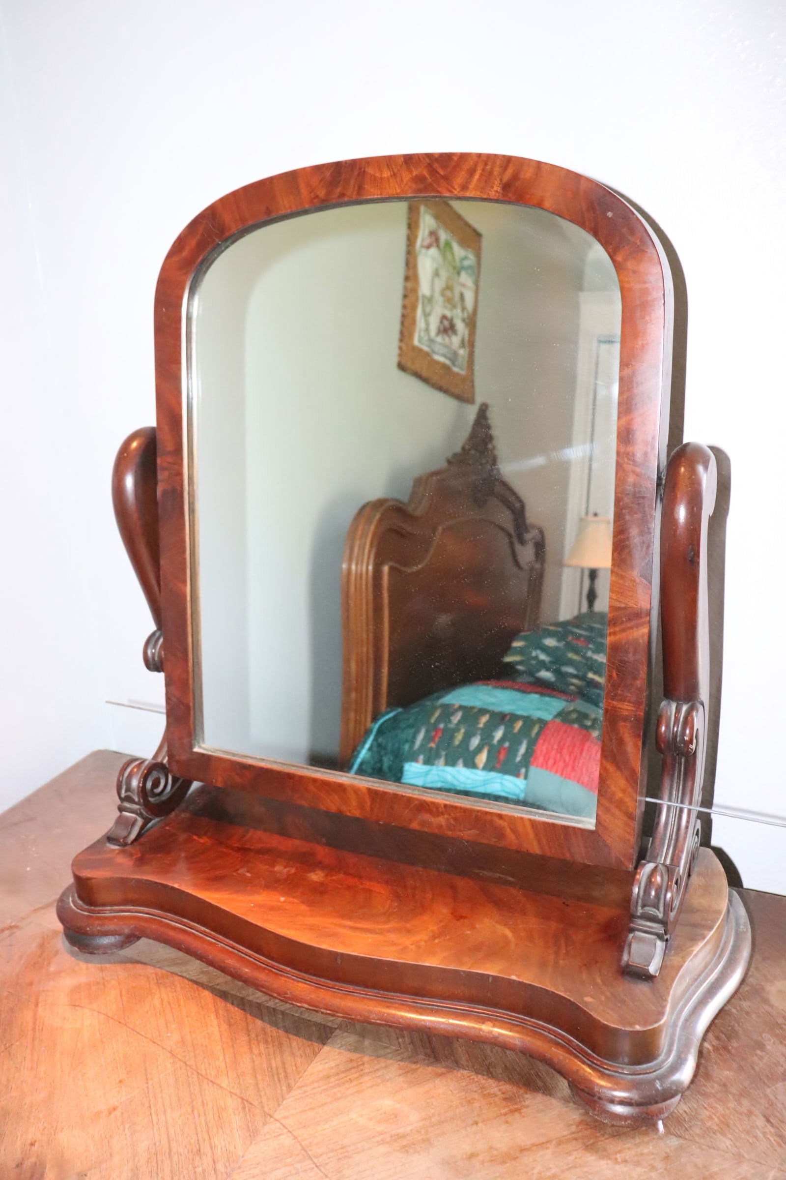 Pair Chinese vintage wucai porcelain covered tea caddies (1 of 9)