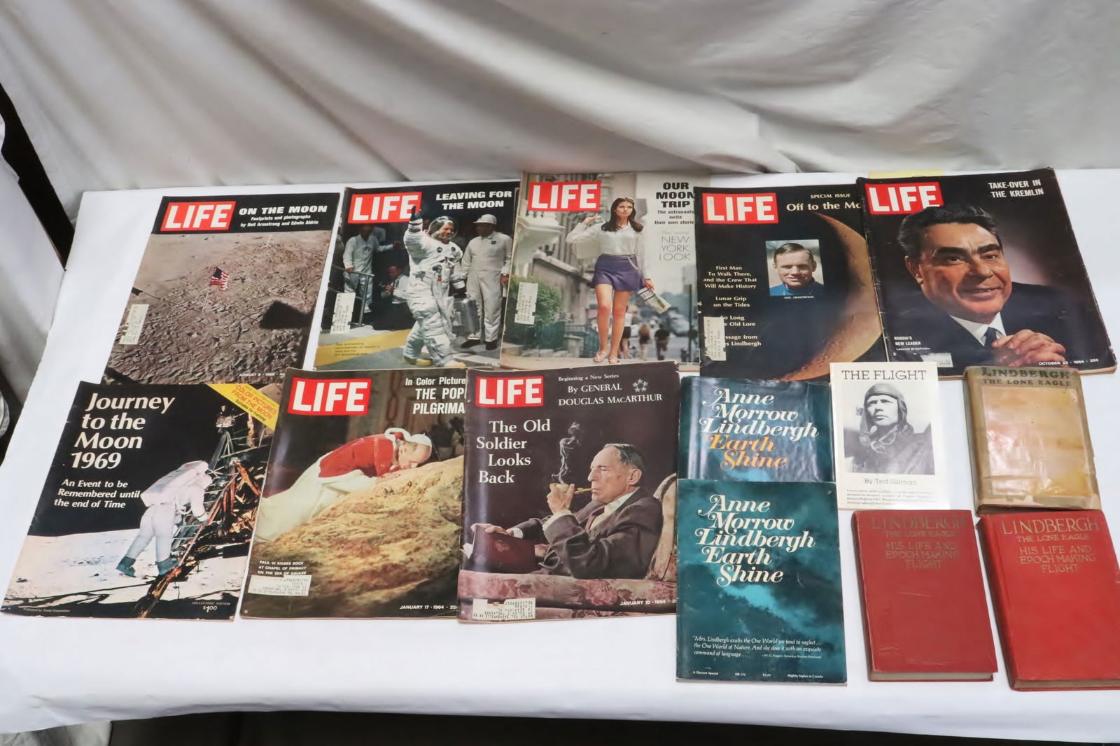 magazines of moon landing, & 6 books of Charles Lindbergh (1 of 11)