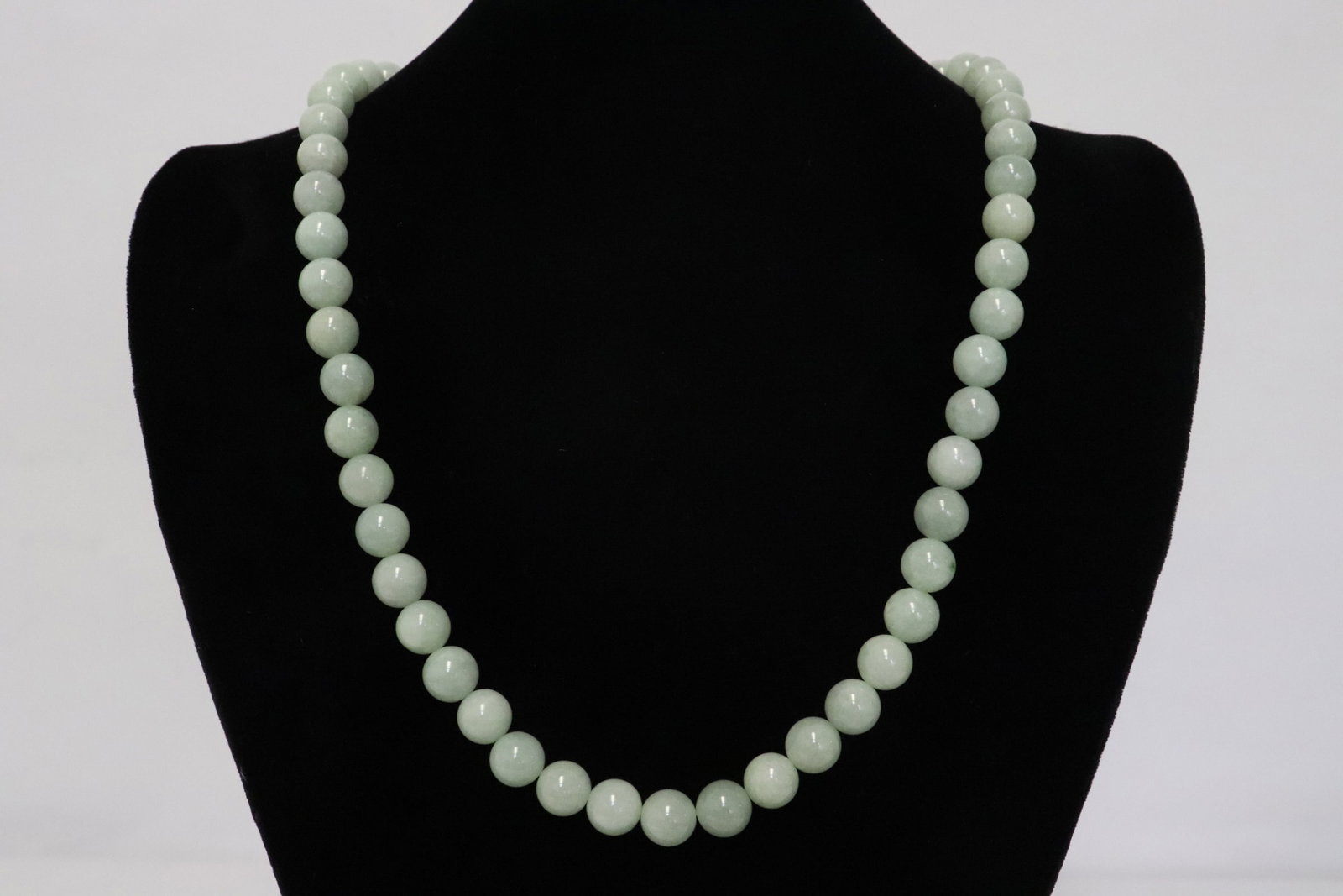 A jadeite bead necklace: A jadeite bead necklace, each bead measures approx. 10mm diameter