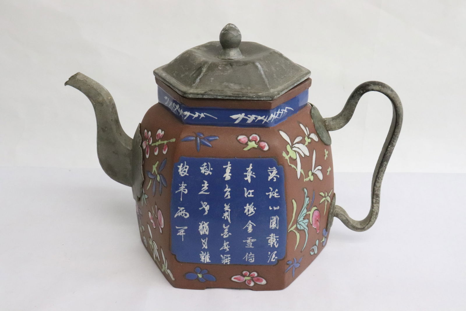 Chinese 18th century Yixing teapot (1 of 8)