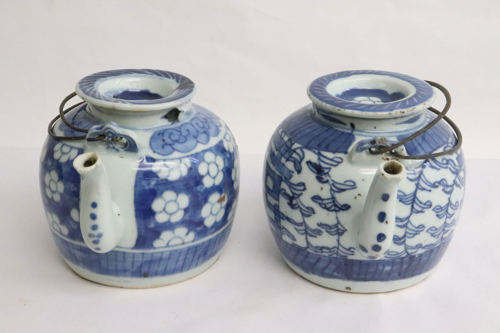 2 Chinese antique blue & white porcelain teapots (1 of 11)