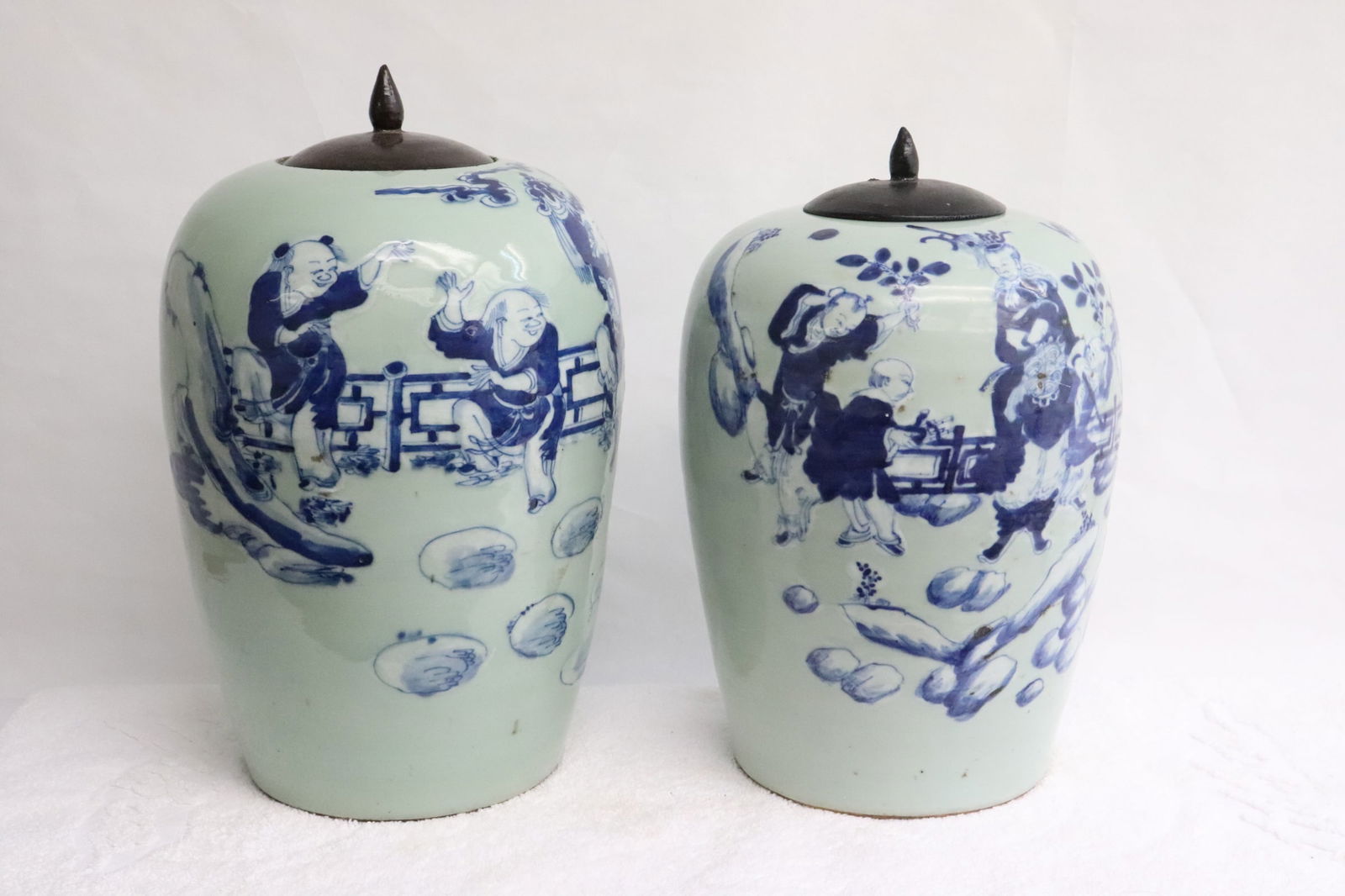 Pair Chinese antique blue and white porcelain jars: Pair Chinese antique blue and white porcelain jars, replacement wood cover, 12.5"x8.4"dia ea