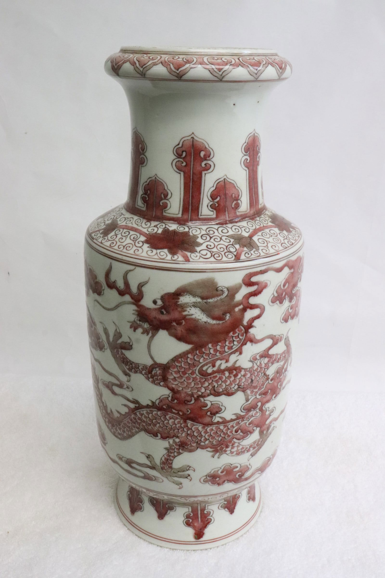 Chinese red and white porcelain vase (1 of 9)
