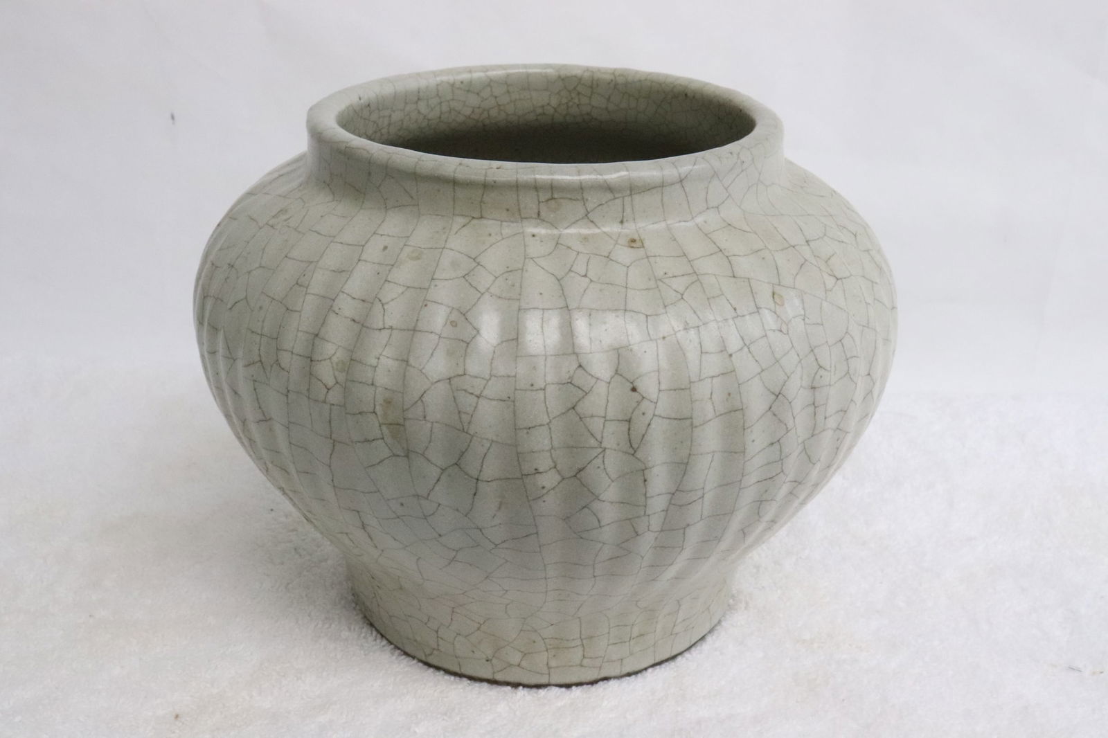 Song style crackleware jar (1 of 7)