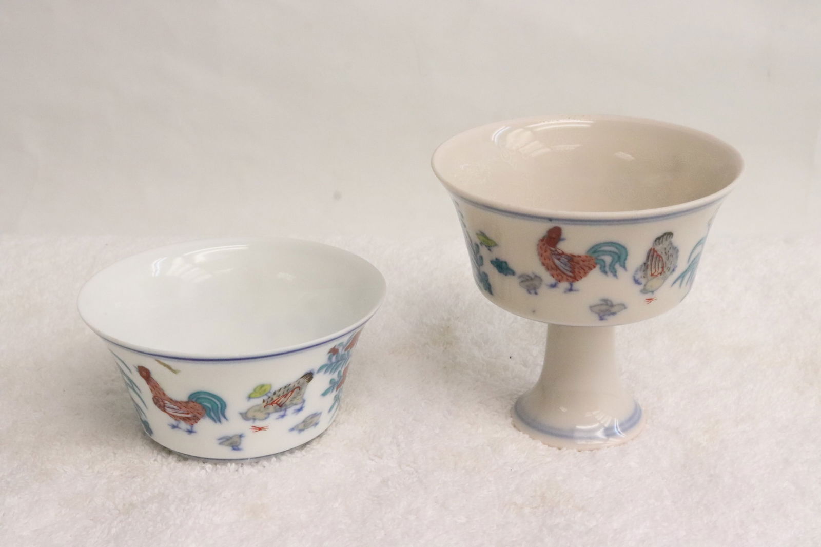 2 wucai porcelain tea bowls (1 of 9)