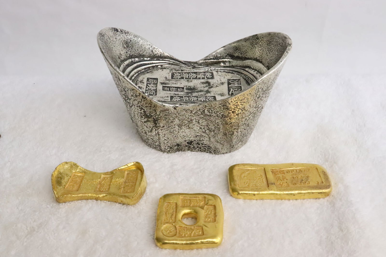 3 simulated gold nuggets, & a large simulated silver nugget (1 of 9)