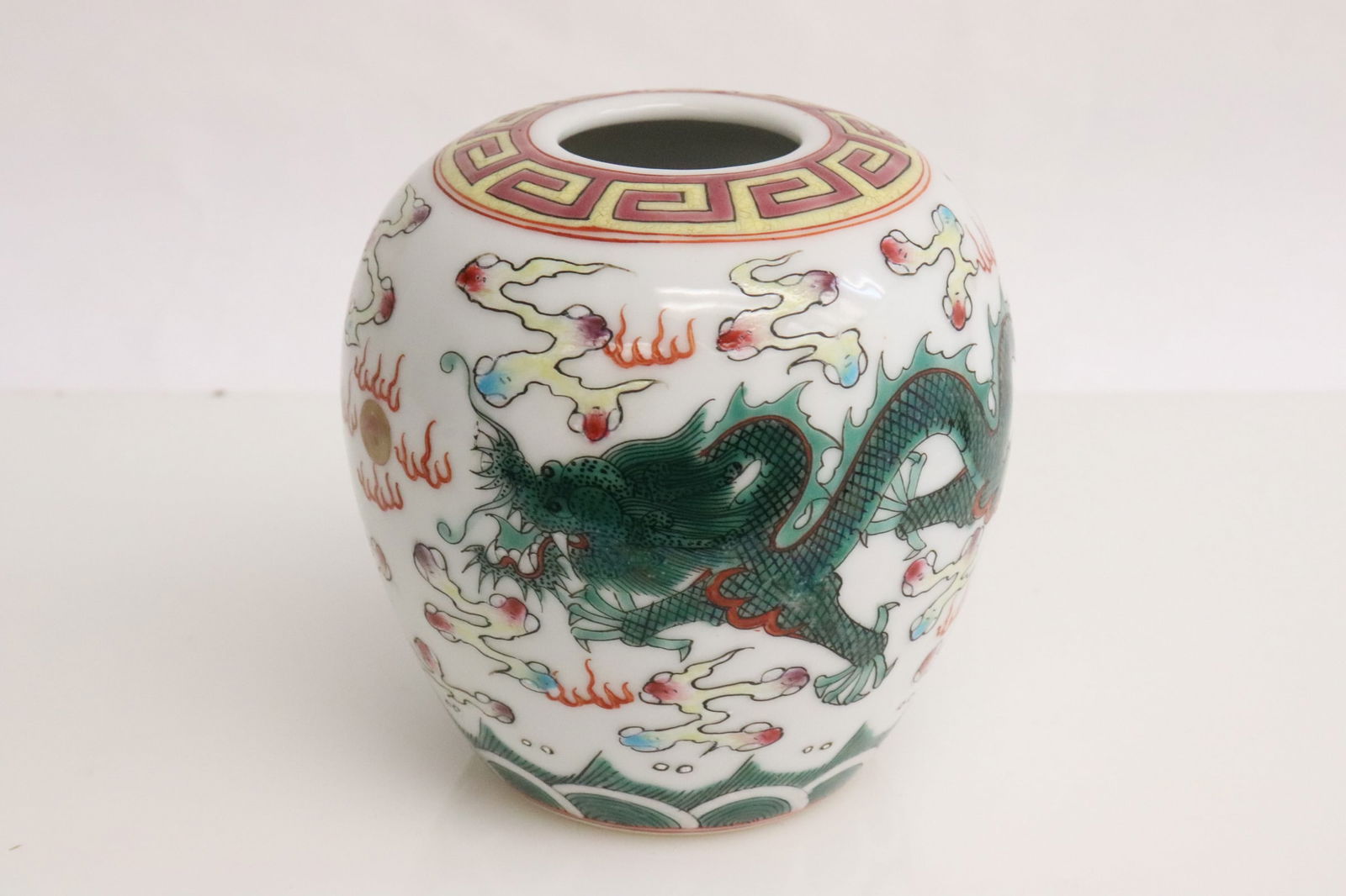 Chinese famille rose porcelain water dripper: Beautiful Chinese famille rose porcelain water dripper, 3.6"x3.5"dia