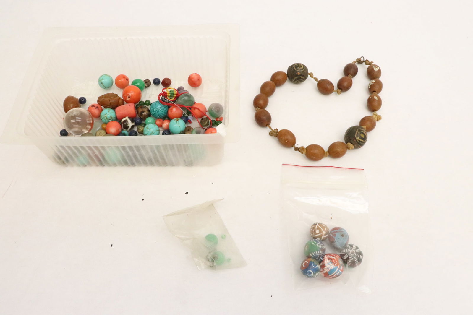 Lot of beads, jadeite like, coral like, crystal, etc: Lot of beads (0.17"x0.17"dia - 1.05"x1.05"dia), jadeite like, coral like, crystal, etc