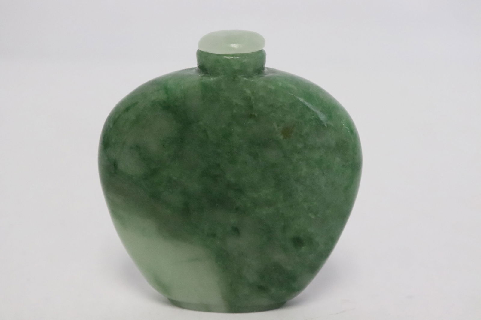 Chinese jadeite carved snuff bottle (1 of 6)