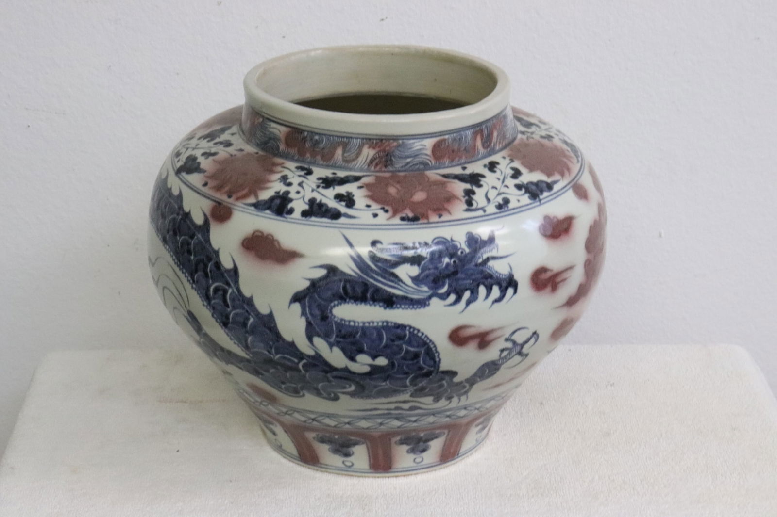 Large Chinese blue, red and white jar (1 of 7)