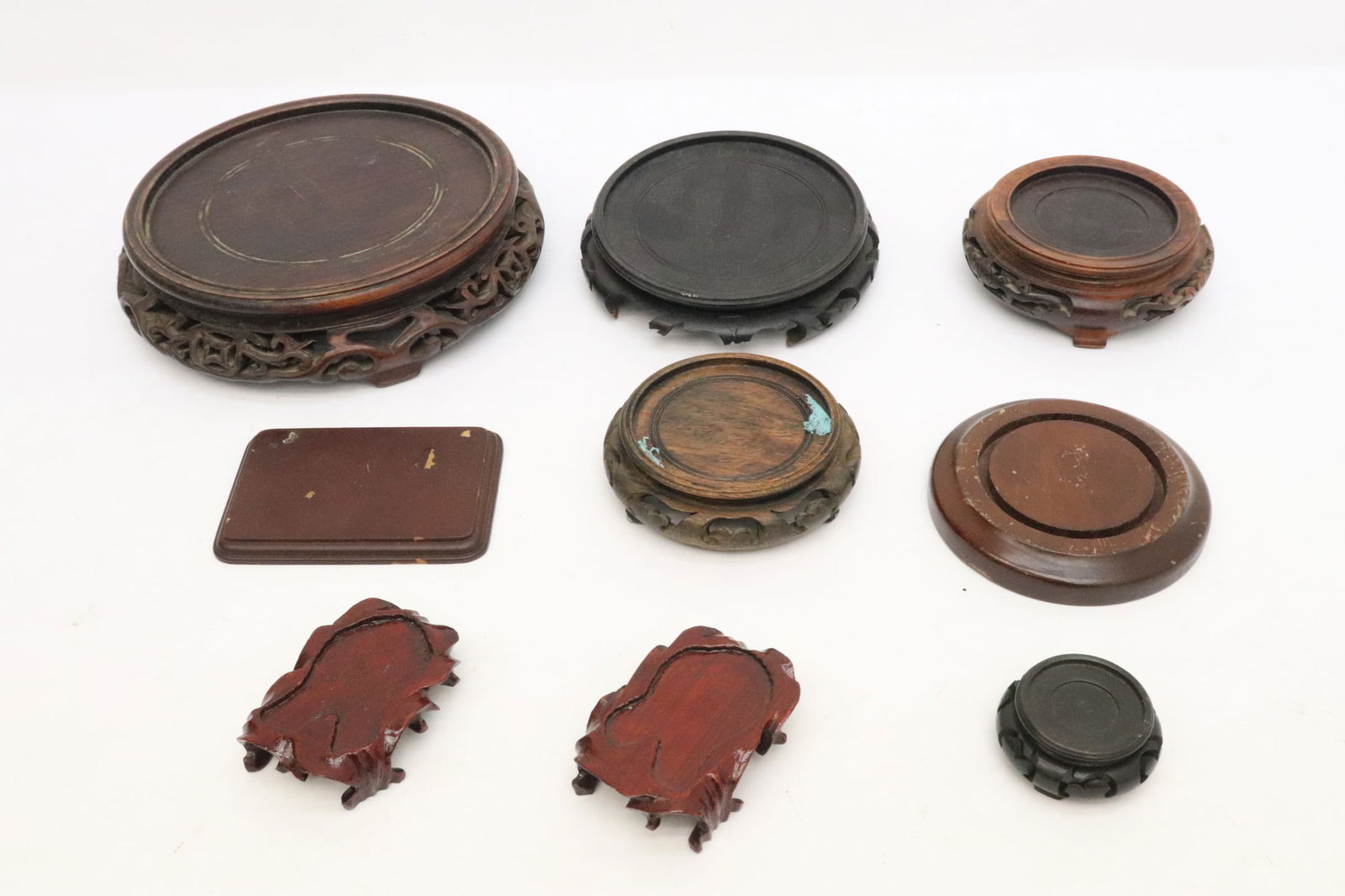 Lot of Chinese wood stands (1 of 7)