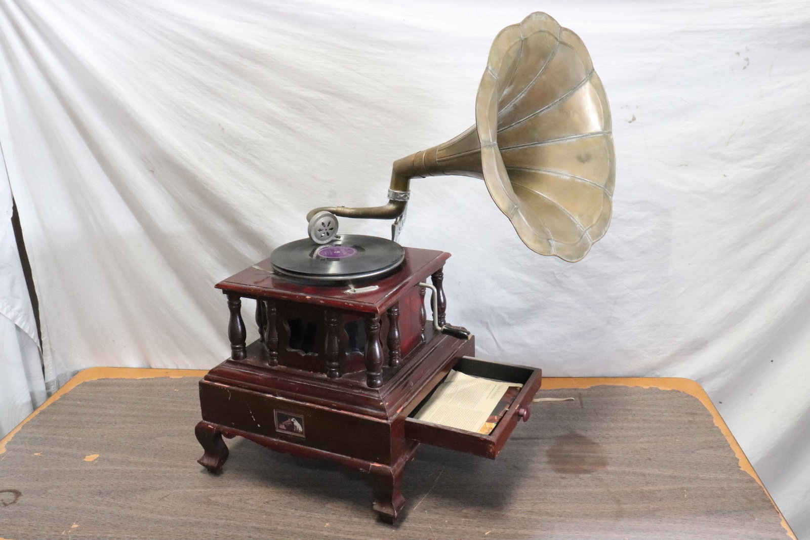 A Victrola with horn: A Victrola with horn, 34"x16.6"x18.5"