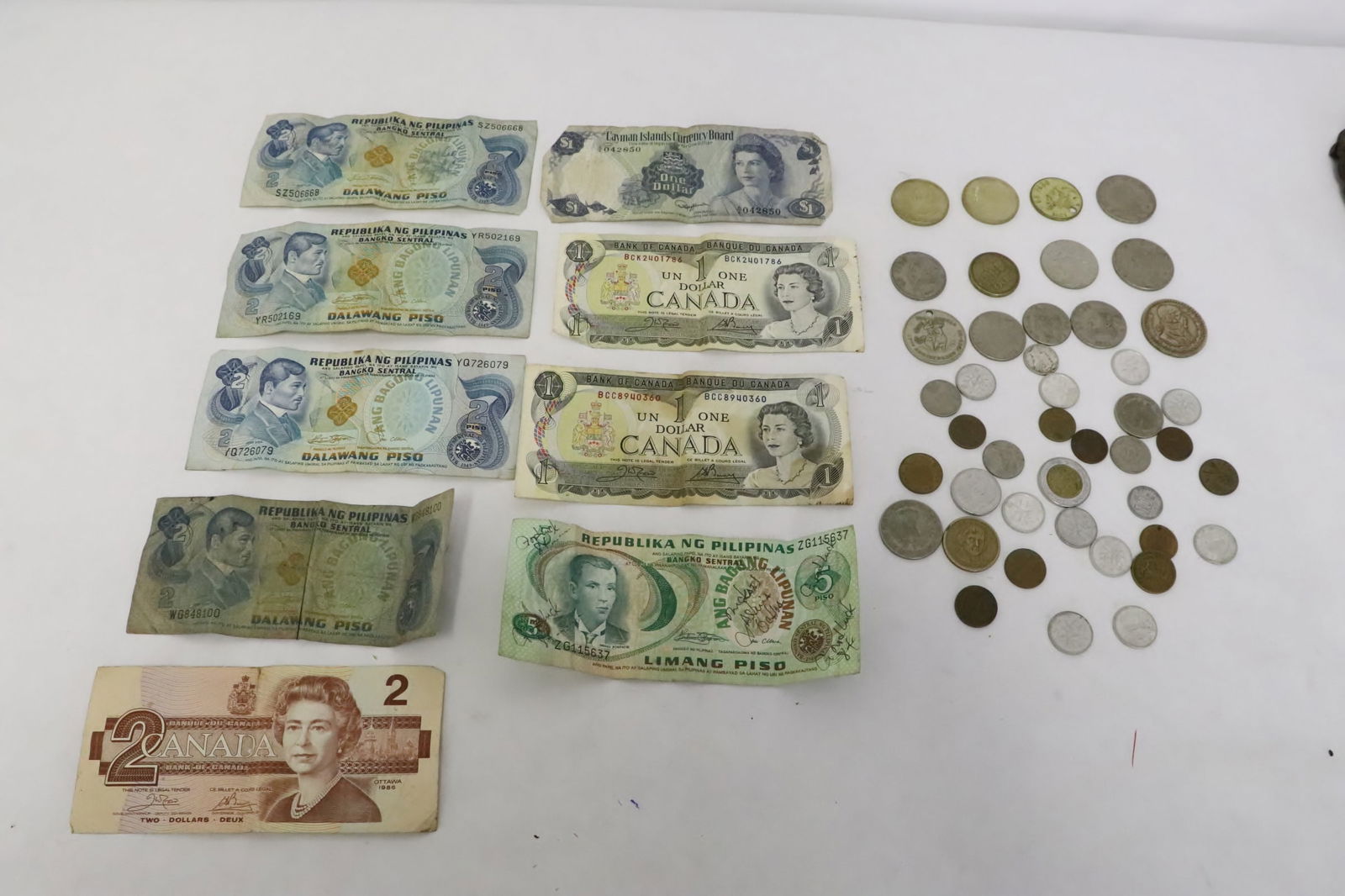 Lot of misc. coin and currency (1 of 11)