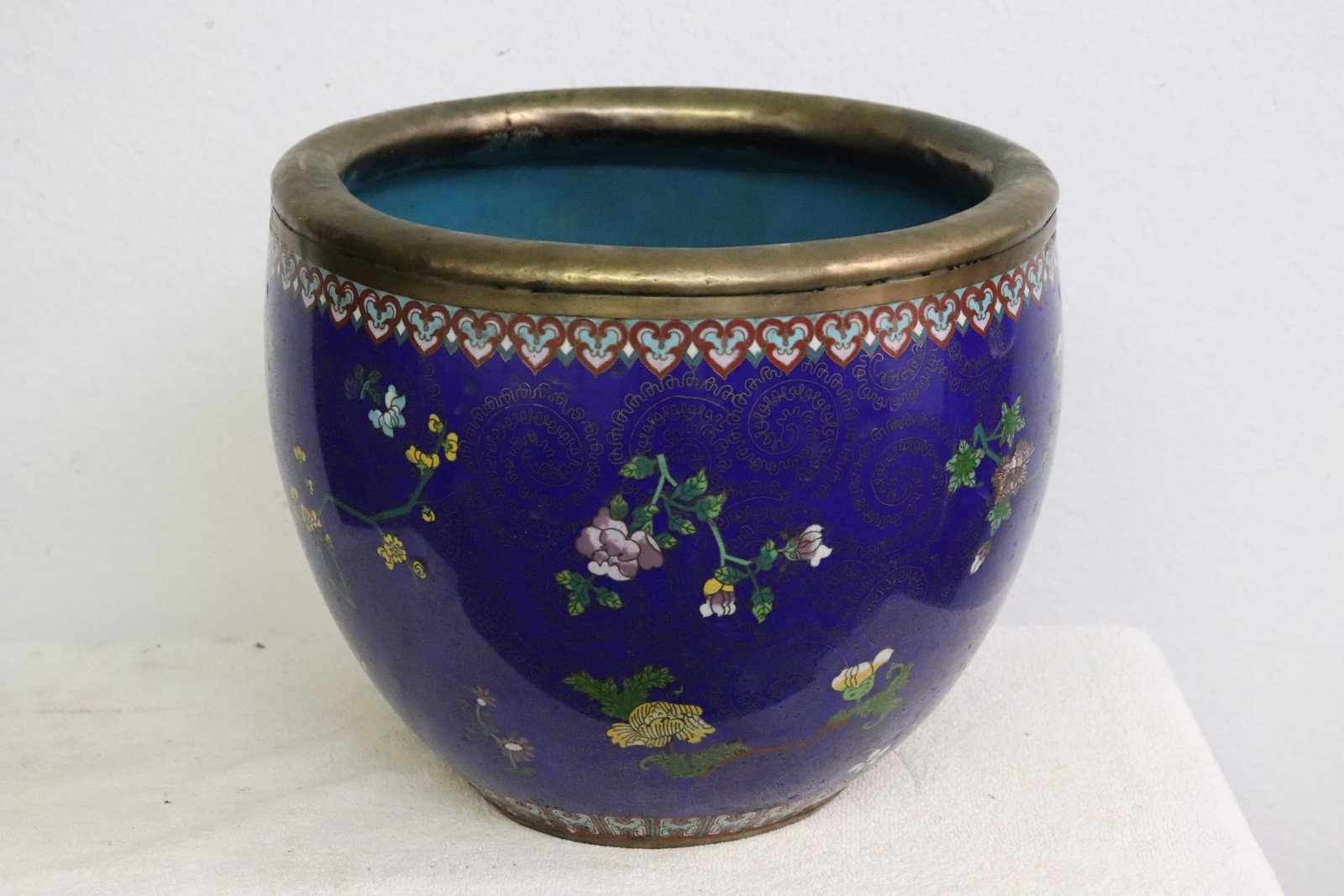 Large Chinese cloisonne planter (1 of 7)