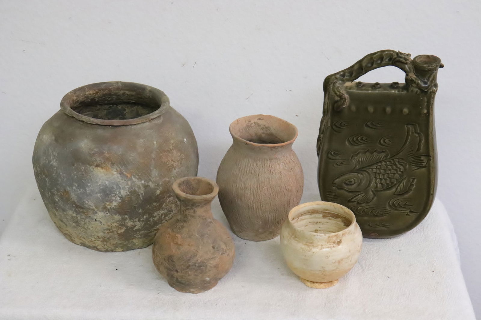 5 Chinese Warring period earthenware jars/ water bottles (1 of 10)