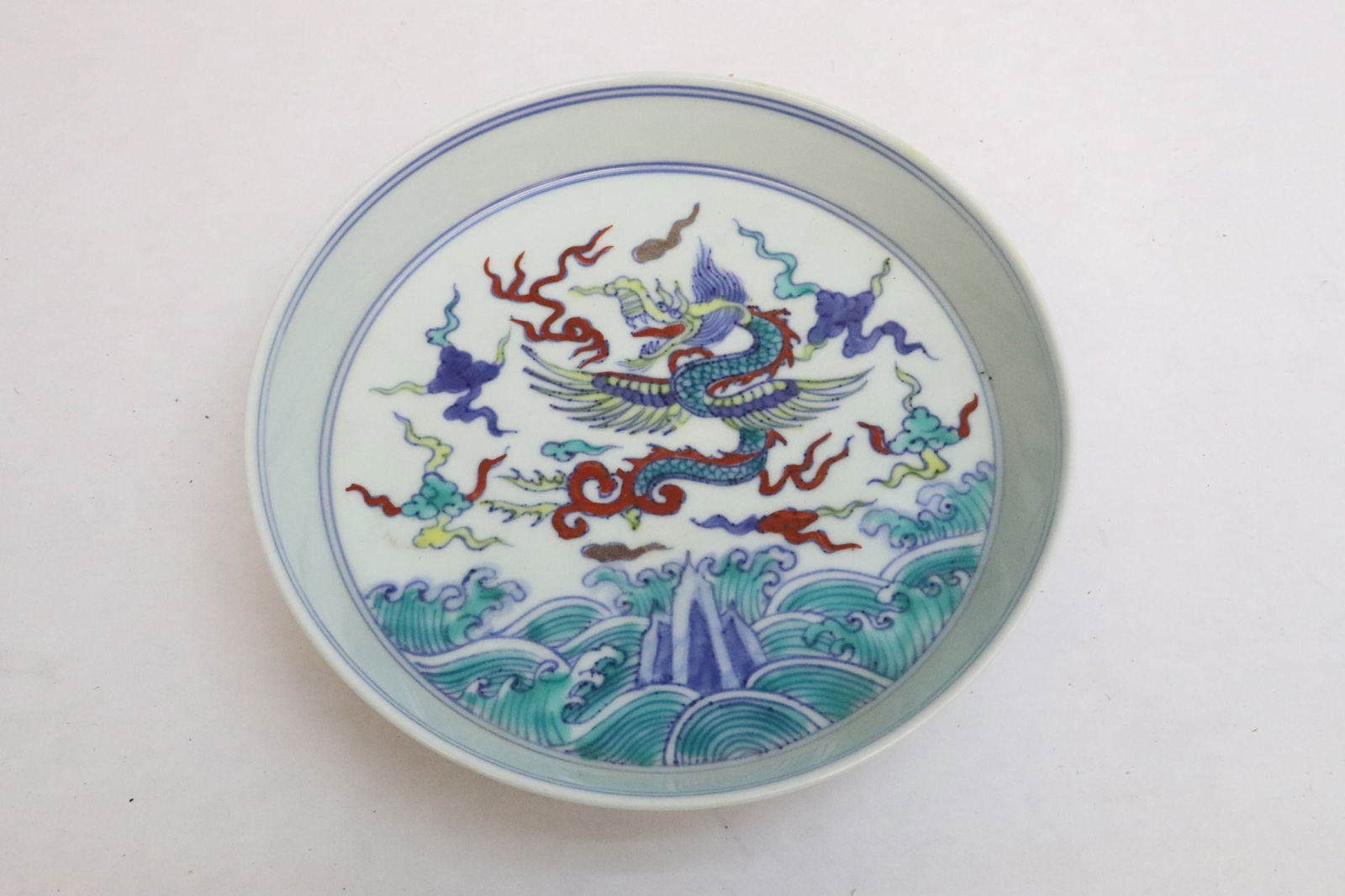 Fine Chinese wucai porcelain brush wash: Fine Chinese wucai porcelain brush wash, 1.45"x6.6"dia