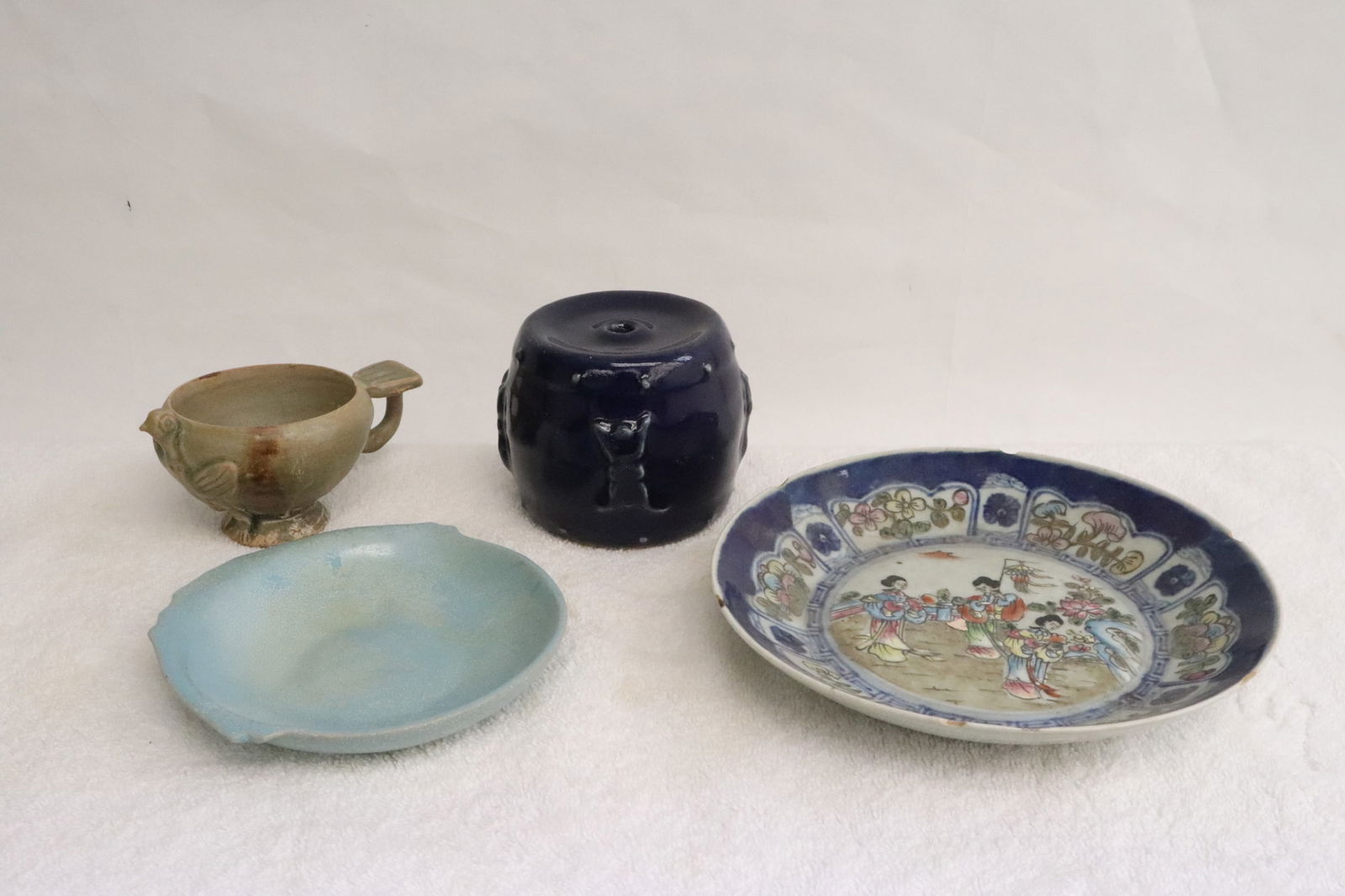 4 piece Chinese porcelain items (1 of 10)