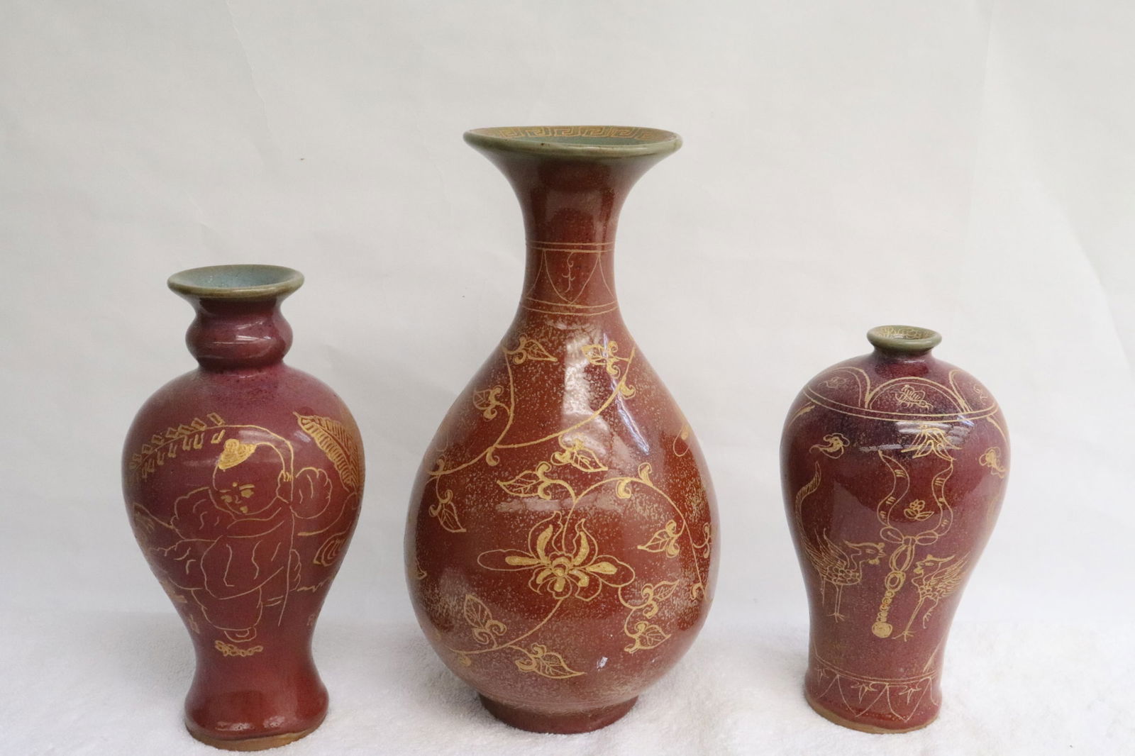 3 Chinese gold on red porcelain vases (1 of 11)