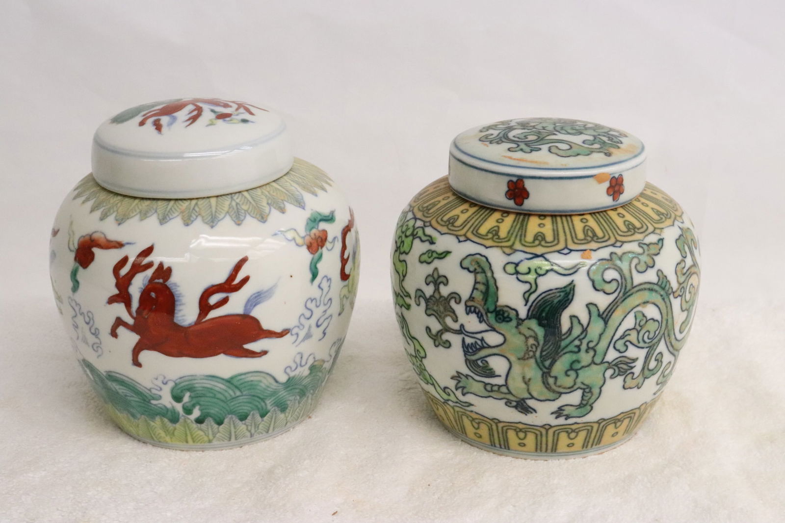 2 wucai porcelain covered jars (1 of 10)