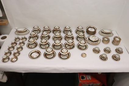 Japanese early 20th century Satsuma dinner set