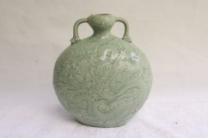 Chinese green glazed flask, Qianlong mark & of the period