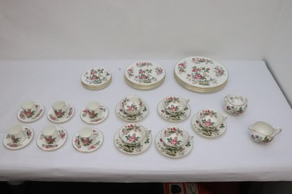 39 pieces Wedgwood "charnwood" china set