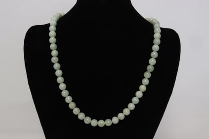 Chinese jadeite bead necklace