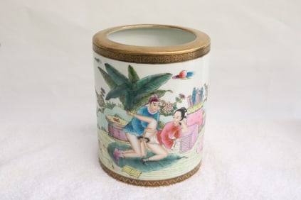 Chinese famille rose porcelain brush holder