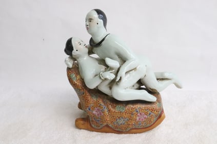 Chinese wucai porcelain sculpture