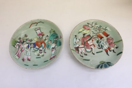 2 Chinese vintage famille rose porcelain small plates