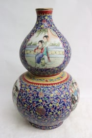 Chinese famille rose porcelain gourd shape vase