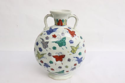 A wucai porcelain flask