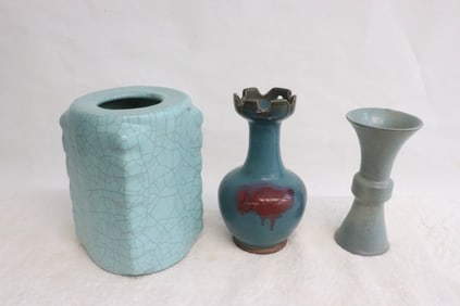 3 blue glazed porcelain vases