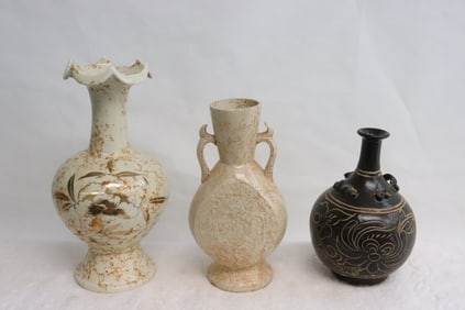 3 pieces porcelain vases