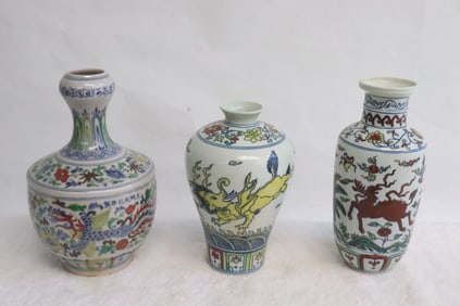 3 Chinese wucai porcelain vases