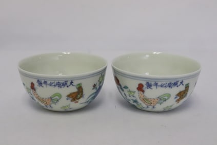 2 wucai porcelain tea bowls