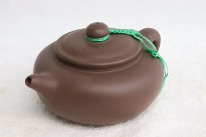 Fine Yixing teapot
