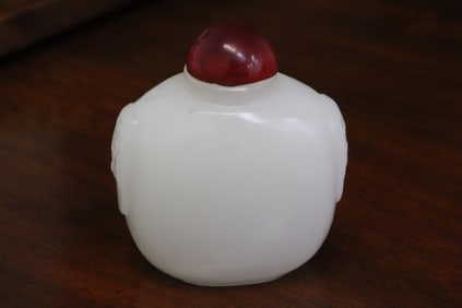 A white Peking glass snuff bottle