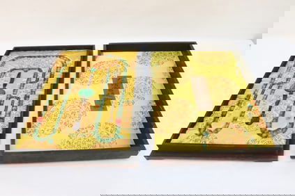 A long necklace in lacquer style box