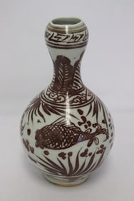 Chinese red & white porcelain porcelain vase