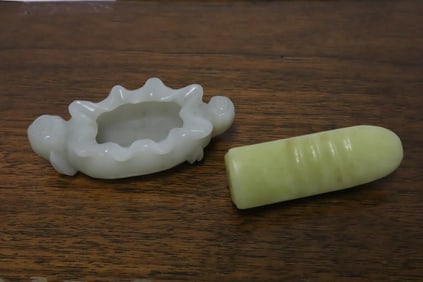 2 jade carved pieces
