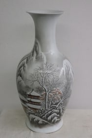 A large Chinese famille rose porcelain vase
